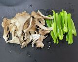 【スピード副菜】舞茸ピーマン作り方1写真