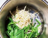 超簡単　茹でシリーズ(ニラもやし)作り方1写真