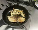 鰤のバター焼き☆キノコ醤油ソース作り方6写真
