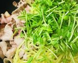 豚こまぎれ肉と豆苗のソース焼きそば作り方2写真