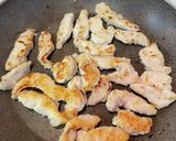 【簡単晩ご飯】鶏胸肉の味噌はちみつ炒め作り方3写真