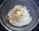 簡単！青いにんにく辣油オニオントースト作り方1写真