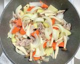 豚バラ肉とジャガ芋のキムチ炒めチーズ乗せ作り方3写真