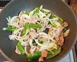 とんかつソースで肉野菜炒め作り方3写真