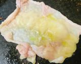 鶏皮活用●「鶏皮エッグ」＝鶏皮＋目玉焼き作り方1写真