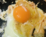 鶏皮活用●「鶏皮エッグ」＝鶏皮＋目玉焼き作り方2写真