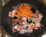 豚肉豆苗しめじの中華焼きそば作り方1写真
