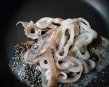 幸せパスタ♡イカスミとまと味!作り方3写真