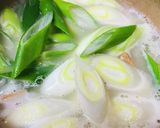 鍋キューブ●鶏肉と長ネギのうどん白湯鍋作り方1写真