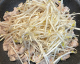 豚肉ともやしの旨辛マヨ炒め作り方2写真