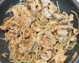 豚肉ともやしの旨辛マヨ炒め作り方3写真