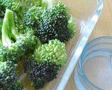 ブロッコリーとチーズ、クルミの軽いマリネ作り方2写真