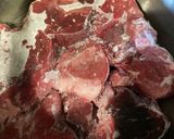 赤ワインで煮込んだ牛肉でガーリックご飯作り方1写真