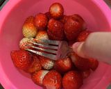 【簡単】混ぜるだけ！いちごアイス作り方1写真