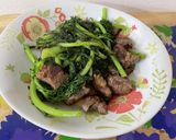 春菊と牛肉の塩黒胡椒炒め作り方3写真