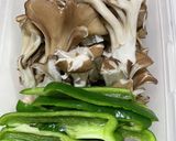 【簡単副菜】スピード舞茸ピーマン卵作り方1写真