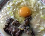豚骨ラーメンのトッピング、牛肉入り作り方6写真