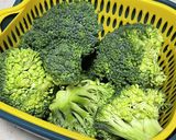 6分で🥦ブロッコリーとウインナーの蒸炒め作り方1写真