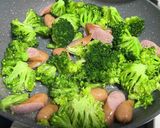 6分で🥦ブロッコリーとウインナーの蒸炒め作り方5写真