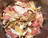 舞茸しめじと鶏モモのホロホロ煮込み作り方2写真