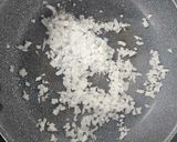 新玉ねぎ・卵・トマト・チキン炒め作り方1写真
