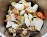 簡単♪骨付き鶏もも肉スープ作り方1写真