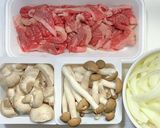 牛こま肉とキノコたっぷりのハヤシライス作り方1写真