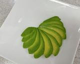 アボカドを広げて♪生ハムきゅうりサラダ作り方5写真