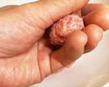 大量生産も怖くないミートボールの丸め方作り方3写真
