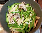 干し椎茸入り青椒肉絲風炒め作り方5写真