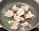 鶏もも肉🐓と玉ねぎ🧅の甘辛照り焼き😃作り方1写真