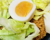 チキンラーメン●春キャベツと玉子作り方1写真