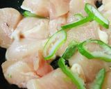 鶏胸肉のめんつゆ&ポン酢炒め作り方1写真