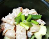 手羽元と鶏むねと玉ねぎとネギの炊飯器料理作り方3写真