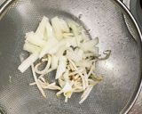 お一人様☆野菜たっぷりメンチニラ玉とじ丼作り方2写真