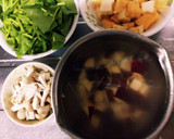 絹厚揚げと薩摩芋と舞茸の味噌汁作り方6写真