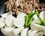 ワンパンで！新玉葱とアスパラの豚こま炒め作り方5写真