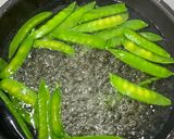 絹さやとクリームチーズのおかか醤油和え作り方2写真