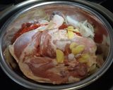 骨付き鶏モモ肉の煮込みスパイス入り作り方2写真