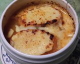 新玉葱１個入ったオニオングラタンスープ作り方4写真