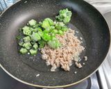 オクラと鶏そぼろの炒め物（介護食）作り方2写真
