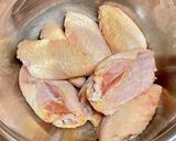 鶏手羽中の塩バター煮作り方1写真
