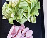 春キャベツと魚肉ソーセージのバター炒め作り方1写真