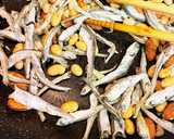 豆と魚とナッツのごまがらめ　　　給食人気作り方4写真