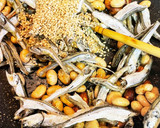 豆と魚とナッツのごまがらめ　　　給食人気作り方8写真