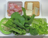 ベーコンと厚揚げと小松菜の醤油バター炒め作り方1写真