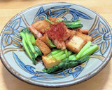 ベーコンと厚揚げと小松菜の醤油バター炒め作り方8写真