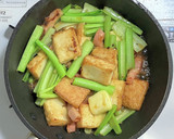 ベーコンと厚揚げと小松菜の醤油バター炒め作り方6写真