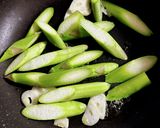 アスパラとケールのにんにく炒め作り方2写真