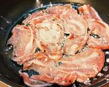 豚肉に小麦粉まぶして生姜焼き風。作り方2写真